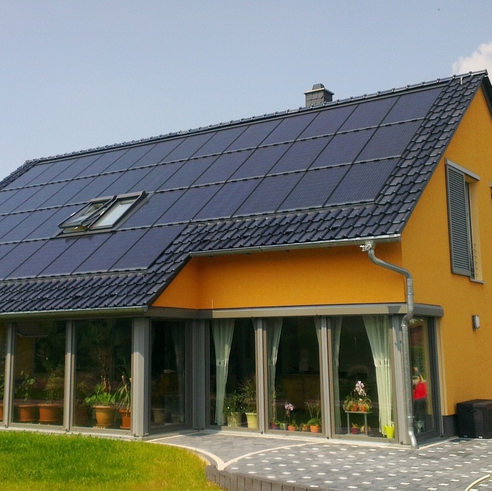 Photovoltaik Solaranlage individuell angepasst aufs Dach